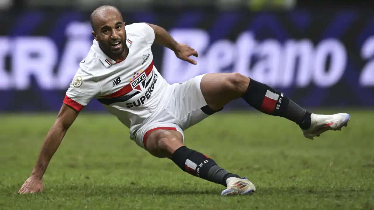 Lucas Moura festeja gols e vitória em Campinas: 'A gente precisava de uma resposta'